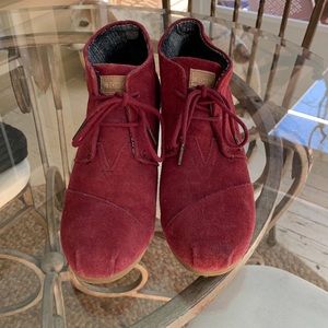 Toms desert suede lace-up wedge booties, garnet; size 8M (US)